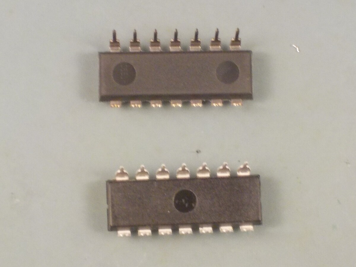 image of real and fake TL074 chips, bottom