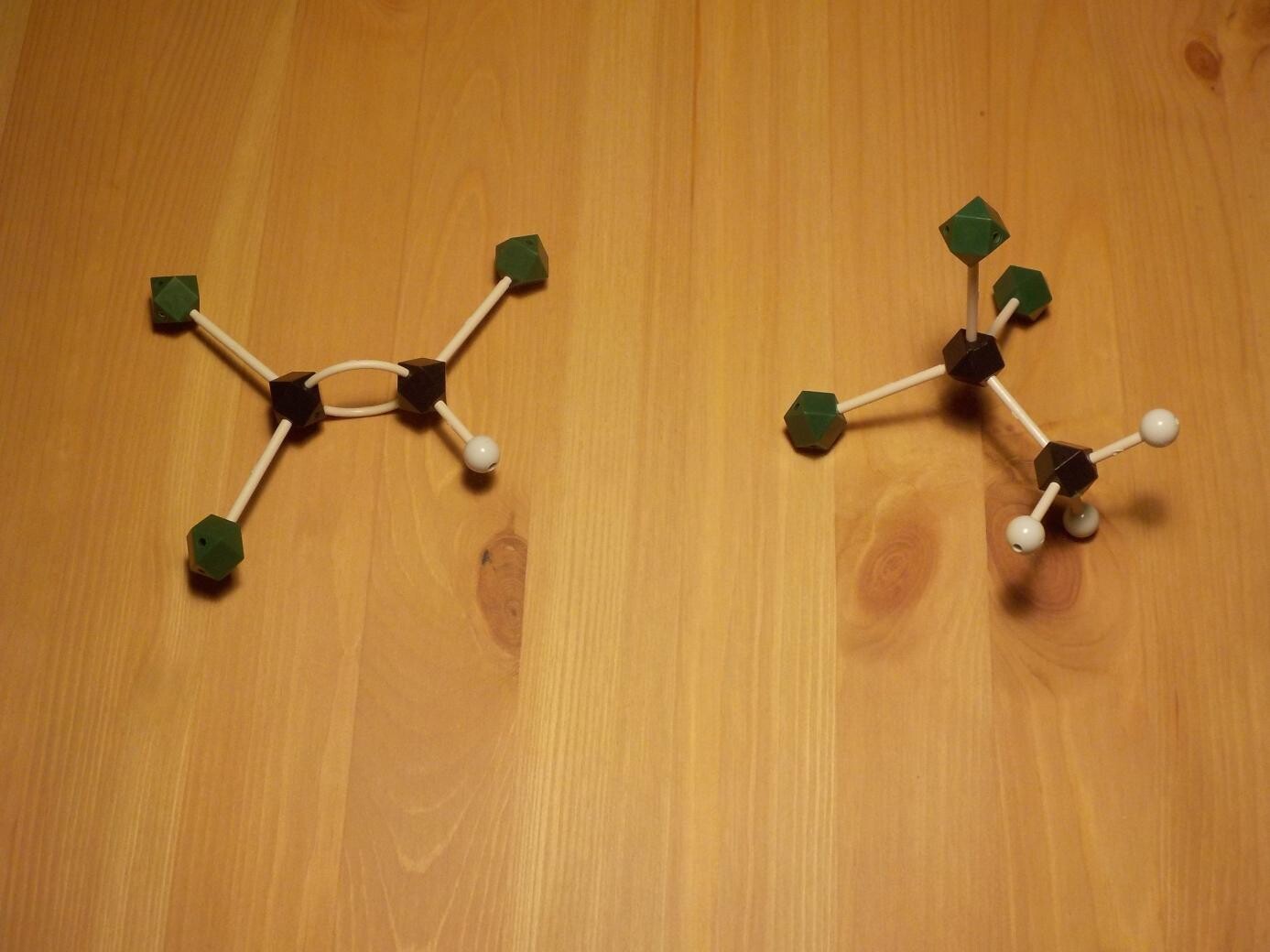molecular models of trichloroethylene and 1,1,1-trichloroethane